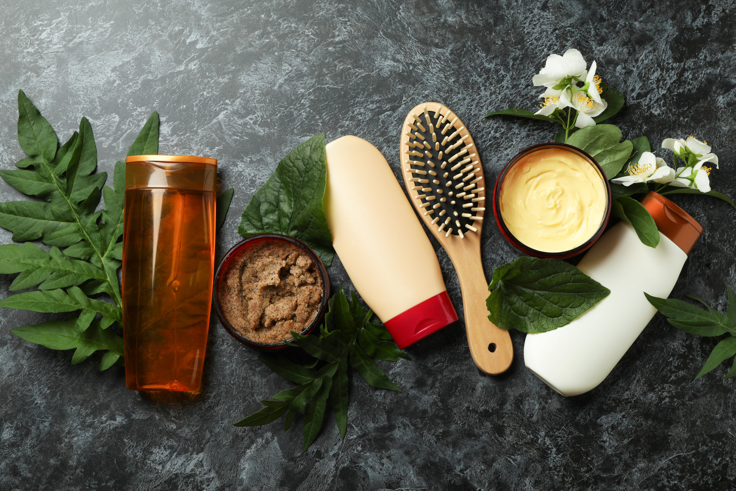 Guida illustrata ai rimedi naturali per prevenire la perdita dei capelli.