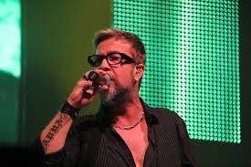 Marco Masini e l’evoluzione del trapianto di capelli, immagine informativa sulla storia del restauro dei capelli