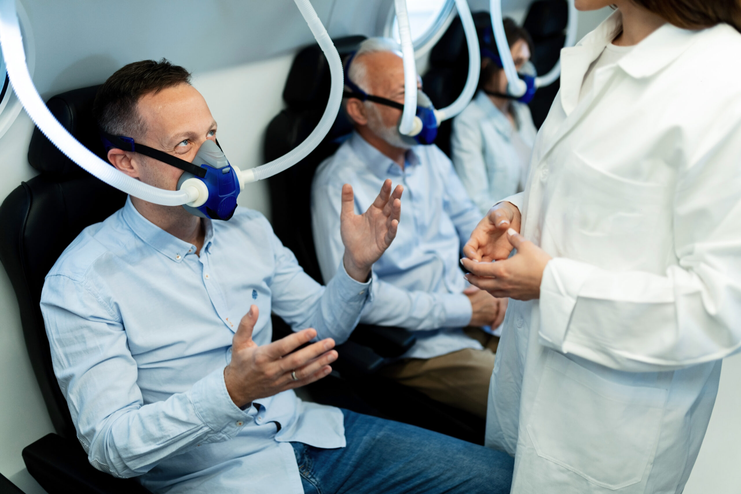Trattamento di hyperbaric oxygen therapy eseguito da specialisti nel 2025.