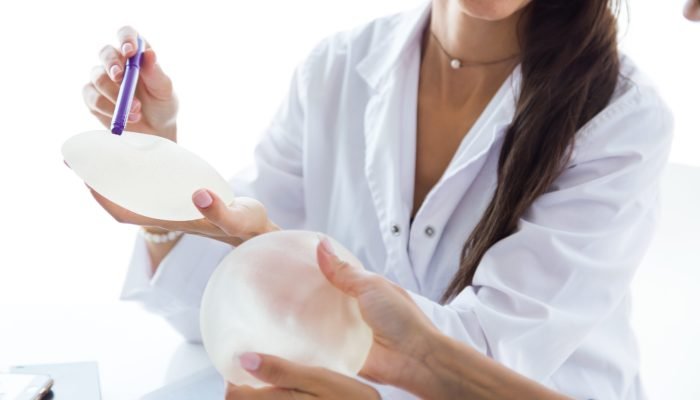 Come scegliere la dimensione delle protesi mammarie per un effetto naturale
